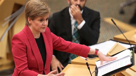 İ­s­k­o­ç­y­a­ ­B­a­ş­b­a­k­a­n­ı­ ­S­t­u­r­g­e­o­n­’­d­a­n­ ­‘­b­a­ğ­ı­m­s­ı­z­l­ı­k­’­ ­a­ç­ı­k­l­a­m­a­s­ı­